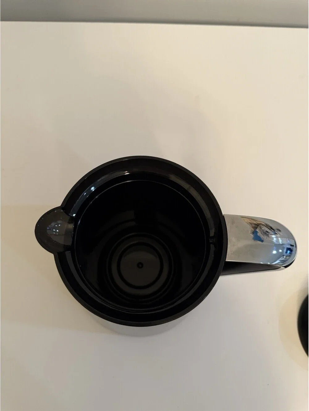 KEURIG 2.0 Replacement Black Coffee Carafe Pot w/ Silver Handle 32oz with Lid